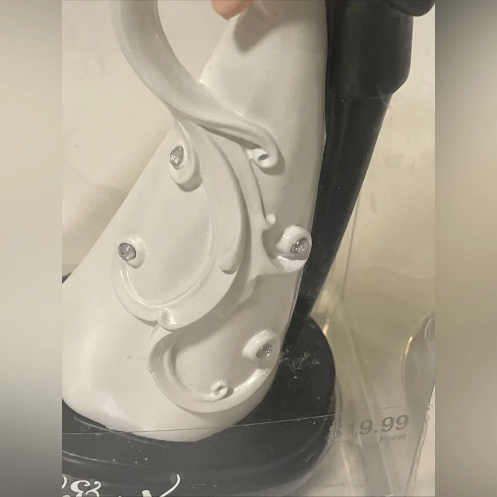 Caucasian Bride & Groom Wedding Cake Topper 7” Resin New